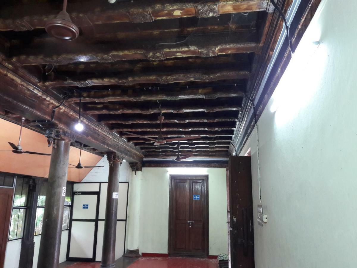 Devasthanam Lodge Thiruvananthapuram Екстер'єр фото