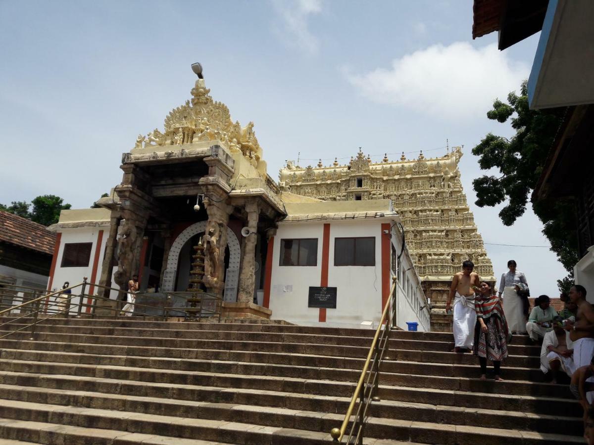 Devasthanam Lodge Thiruvananthapuram Екстер'єр фото