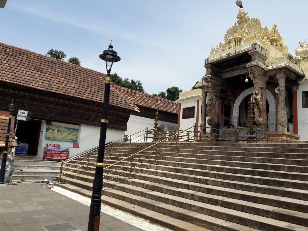 Devasthanam Lodge Thiruvananthapuram Екстер'єр фото