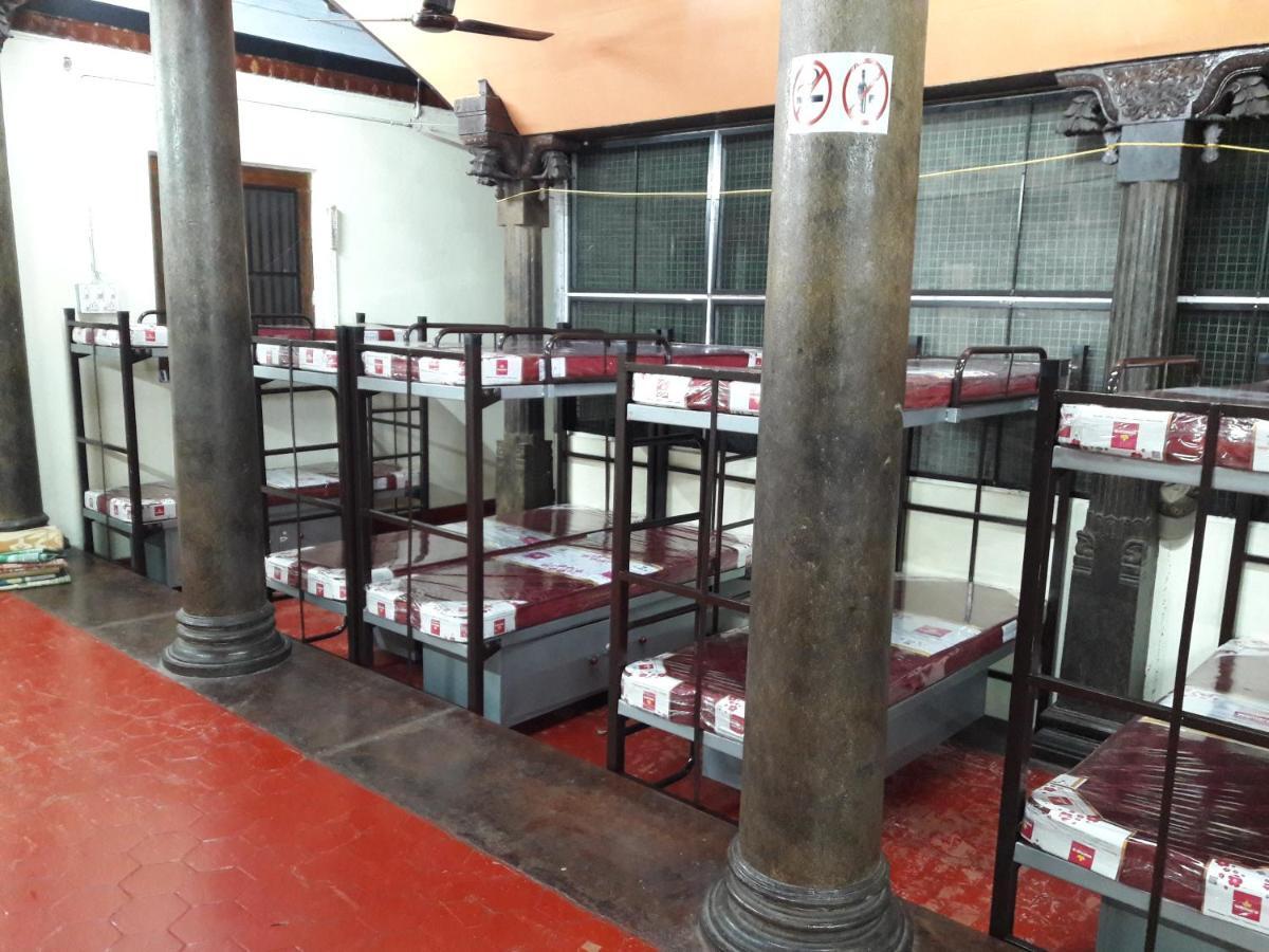 Devasthanam Lodge Thiruvananthapuram Екстер'єр фото