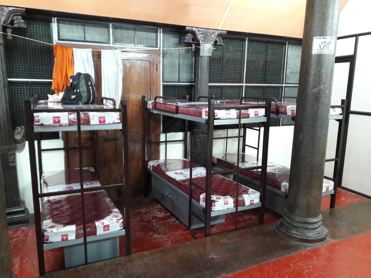 Devasthanam Lodge Thiruvananthapuram Екстер'єр фото