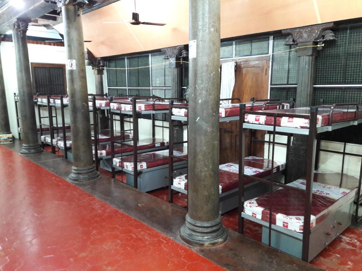 Devasthanam Lodge Thiruvananthapuram Екстер'єр фото